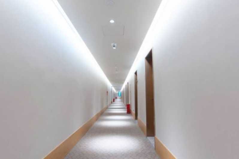 Iluminação Corredor Interno Pequeno Instalação Alto da Boa Vista - Iluminação de Corredor Externo
